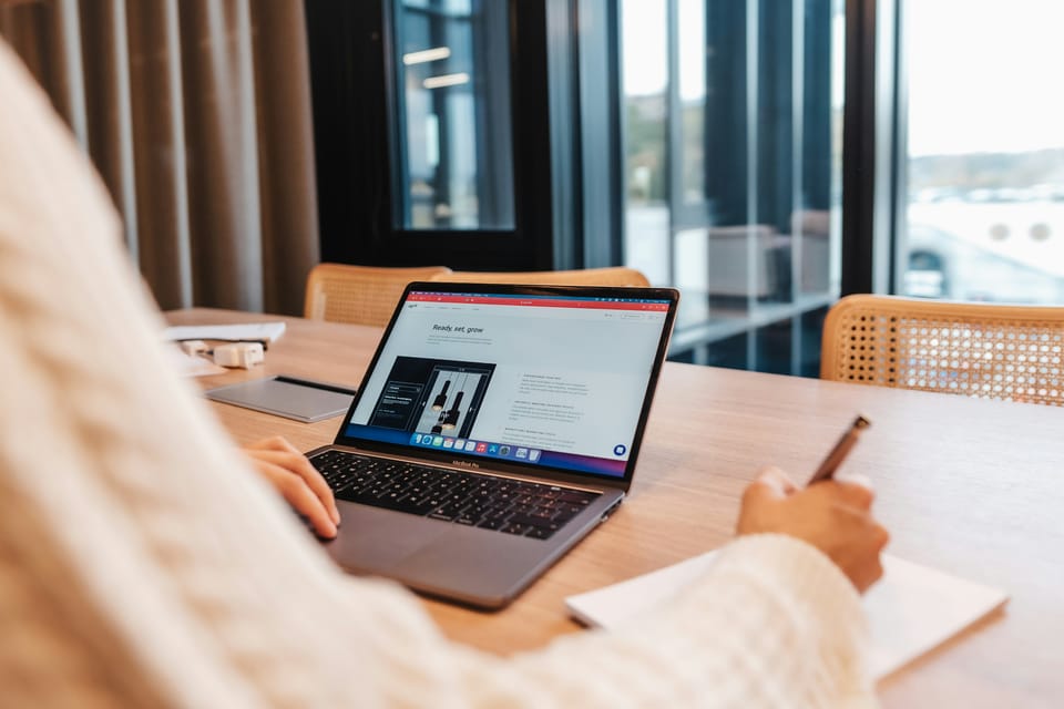 Cum scrii descrierea companiei de pe site-ul de cariere
