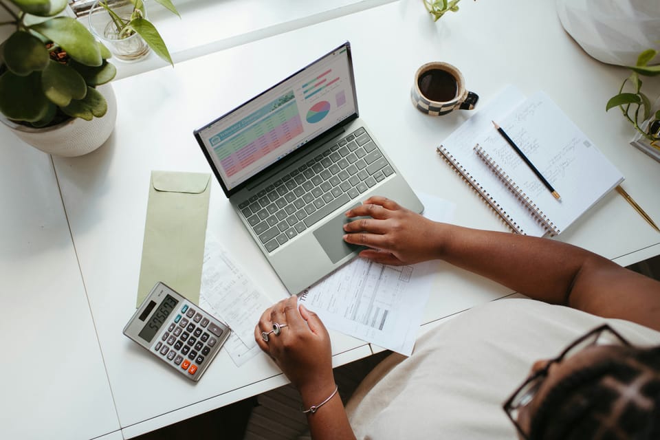 Excel vs ATS: Ce alegi?